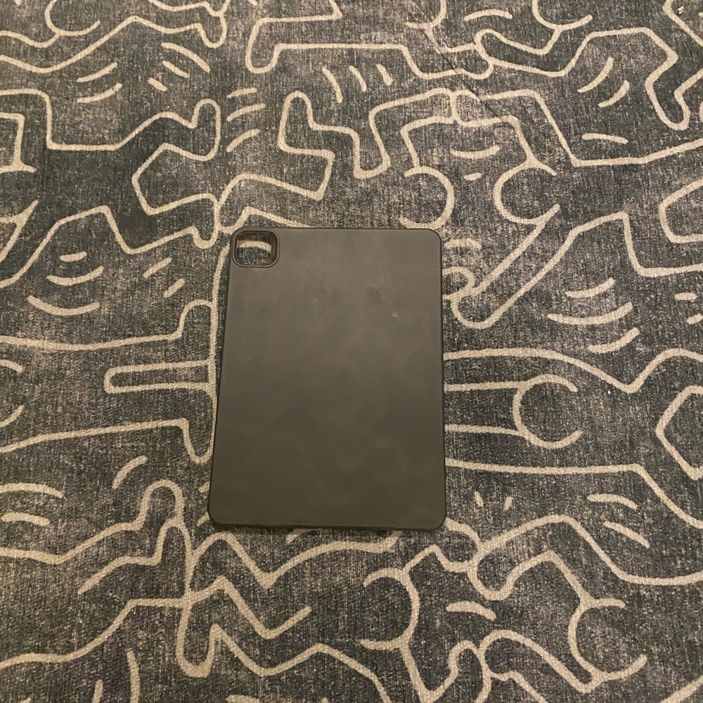 iPad pro case 11 frosted black like new